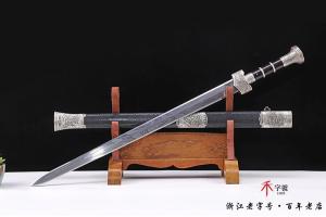 麒麟山水陨铁剑-查长伟大师作品